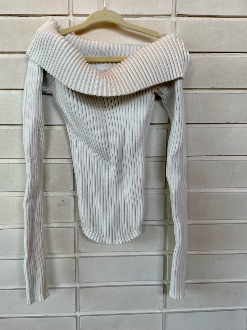 Edikted Off Shoulder Cowl Neck Sweater * Size XS * Cream * Long Sleeve